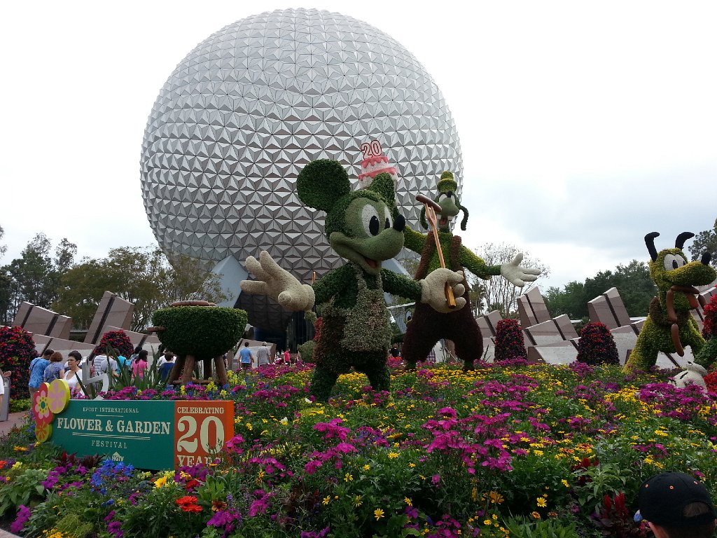 2013-04-14 16.22.56.jpg - Great topiary for Flower & Garden Festival, with Spaceship Earth in the background.